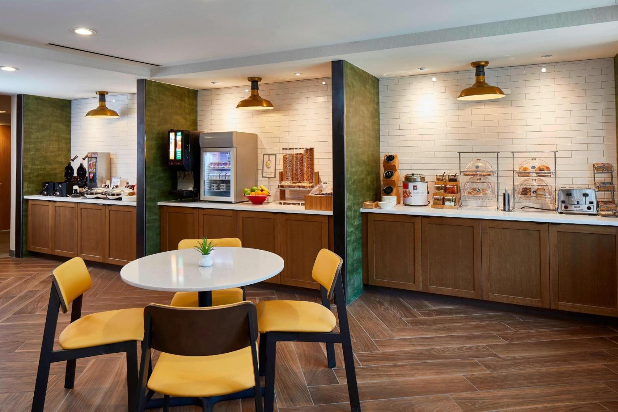 Fairfield Inn & Suites By Marriott Albany Airport Exteriör bild