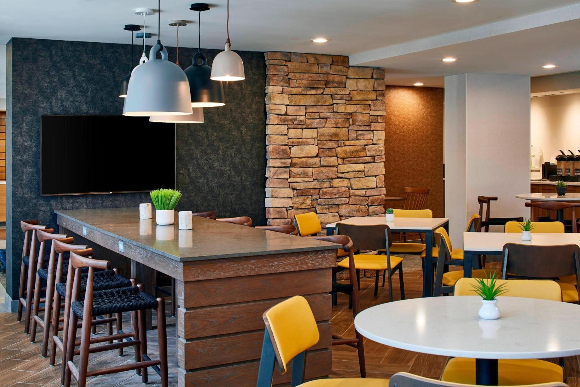 Fairfield Inn & Suites By Marriott Albany Airport Exteriör bild